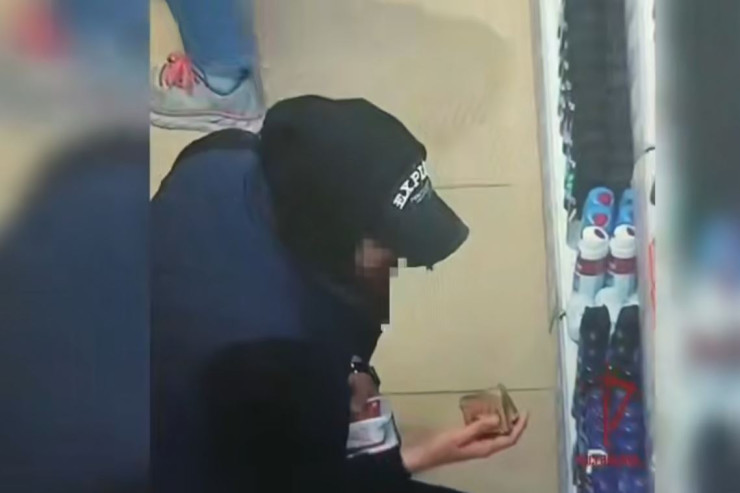 4 qutu prezervativə  görə tutuldu - VİDEO 