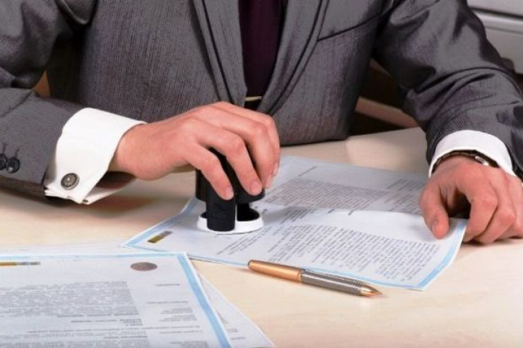 1300-dən çox dövlət qulluqçusu və diplomat   işini itirdi