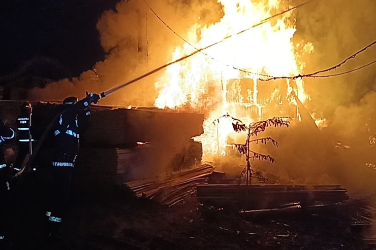 “Taxta bazarı”nda YANĞIN - VİDEO  - YENİLƏNİB 