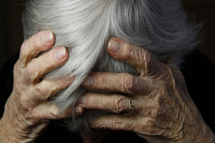 Sabirabadda  DƏHŞƏT:   oğlu 85 yaşlı anasını döyüb öldürdü 