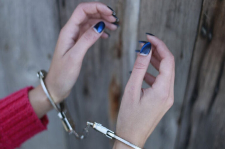 Bakıda 2 evdən oğurluq edən  2 nəfər saxlanıldı: Biri qadındır 