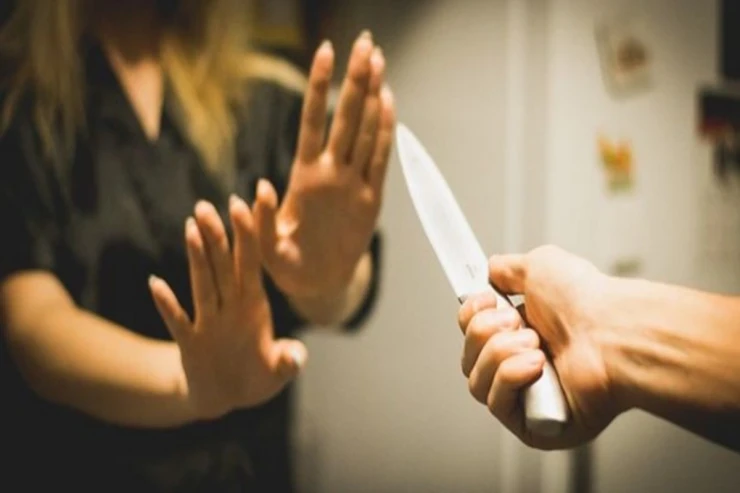 Sumqayıtda qonşu davası: Qadın bıçaqlandı 