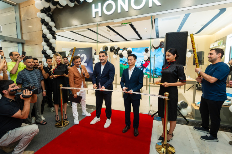 HONOR  Azərbaycanda ilk rəsmi brend mağazasını açdı