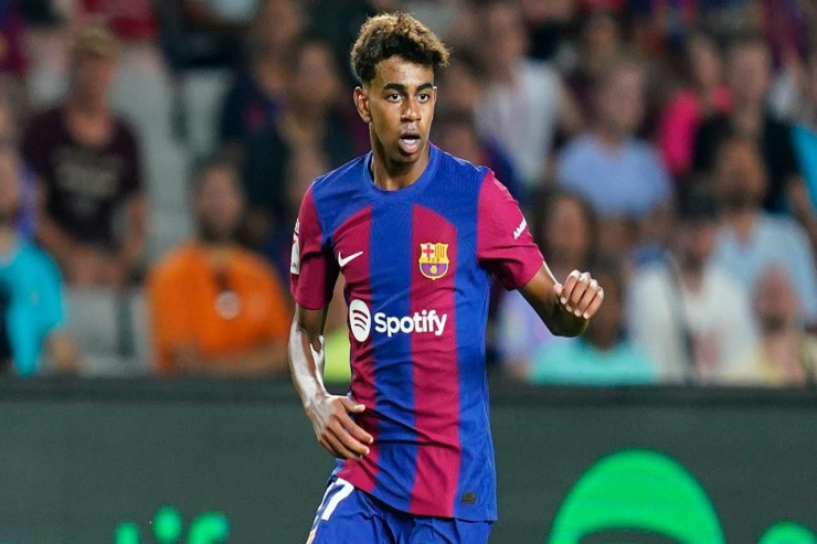 Yamal ad gününə gəlməsi üçün modelə 20 min avro  təklif edib