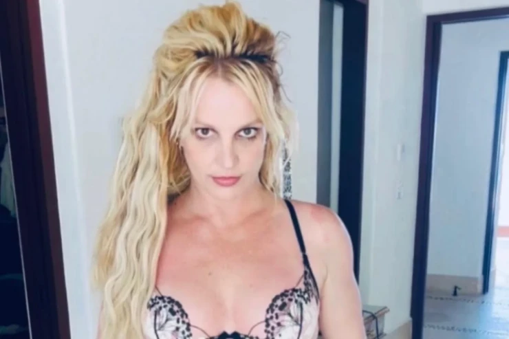 Britni Spirs özü haqqında filmin çəkilişlərini  dayandırdı: Nə baş verib? 