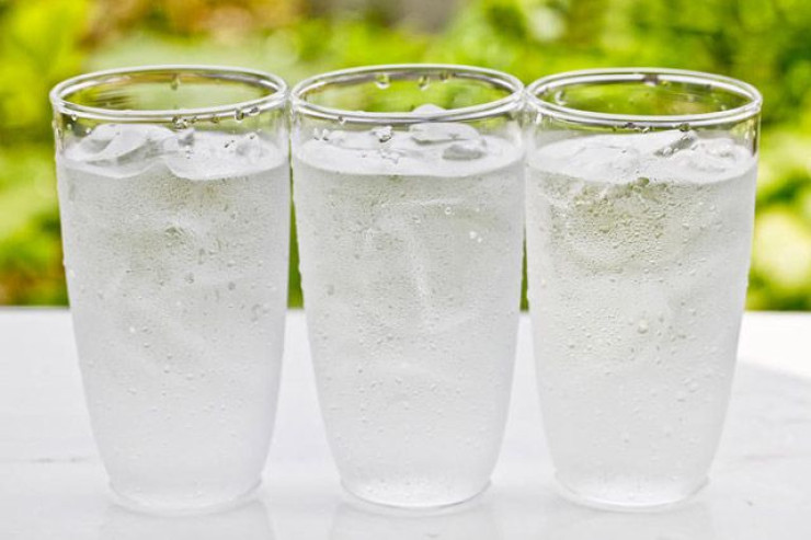 İsti havalarda soyuq su içməyin  TƏHLÜKƏSİ