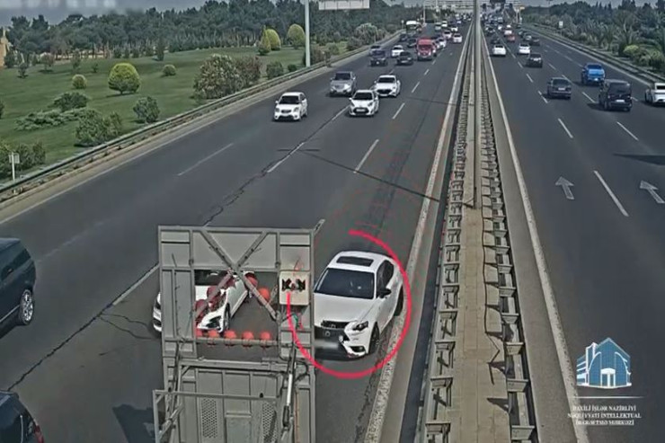 Aeroport yolunda maşın xidməti avtomobilə  çırpıldı - HADİSƏ ANI 