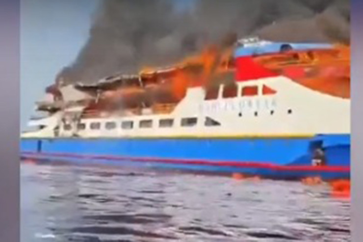 Gəmi yanır -  Ölənlər var  -VİDEO 