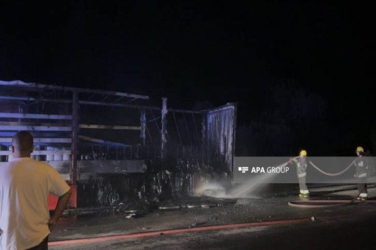 Naxçıvanda TIR partlayaraq yandı 