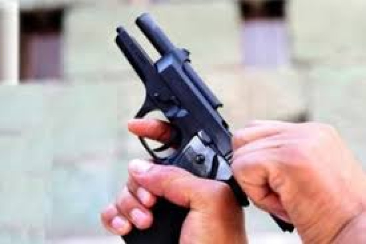 Yemək yeyən arvadını başından vurub öldürdü 