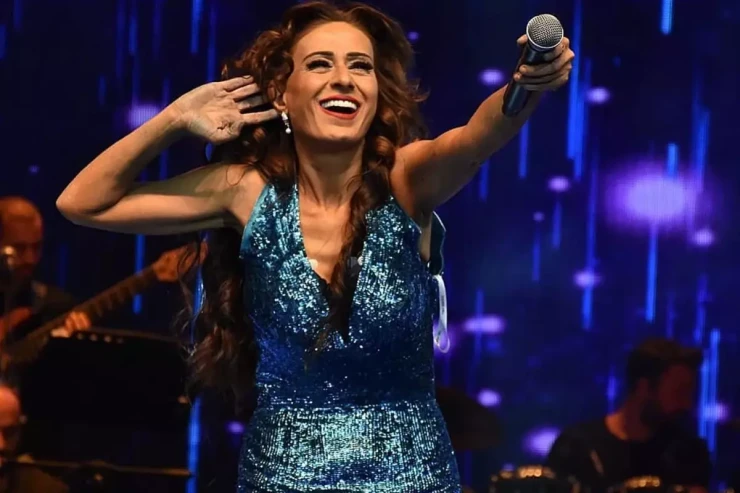 Yıldız Tilbe ilk dəfə səhnədə xəstəliyini AÇIQLADI:  Mikrofon tutmağıma belə icazə verilmir 