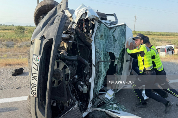 Ucar yolunda iki "Mercedes"  toqquşdu, 11 nəfər  yaralandı -  YENİLƏNİB 