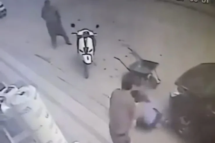 Təzə boşandıqları arvadını küçədə öldürdü - HADİSƏ ANI 