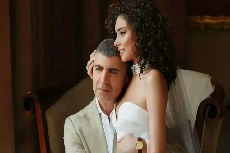 Özcan Deniz özündən 22 yaş kiçik  həyat yoldaşından   DANIŞDI: "Bizdən olmaz dedim" 