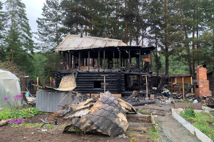 Üçü uşaq olmaqla, 4 nəfər evdə yanıb kül oldu 