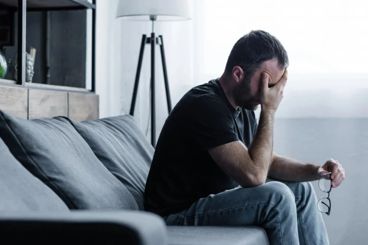 Bədbəxt insanlar bu 11 sözü  istifadə edirlər - DİQQƏTLİ OLUN 