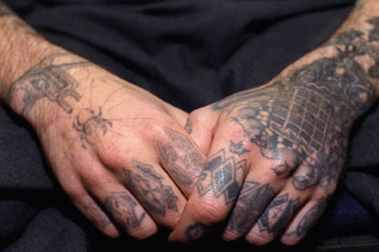 Azərbaycanlıların "tac"landırdığı "qanuni oğru" HAKİM QARŞISINDA 