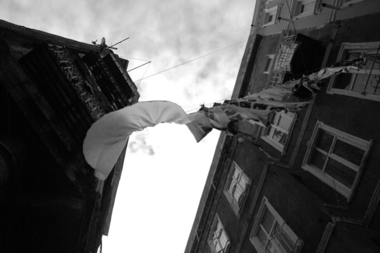 Sumqayıtda gənc qız paltar asanda binadan yıxıldı 