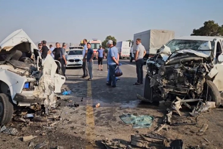 İki avtomobil toqquşdu - 1 ölü, 3 yaralı 