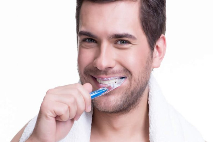 Dişini fırçalayan kişi ölümdən qayıtdı 