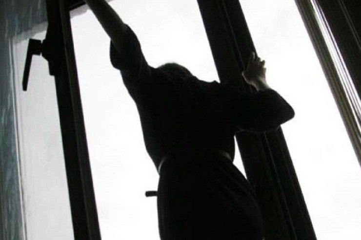 Şirvanda FACİƏ:  15 yaşlı qız 5-ci mərtəbədən yıxıldı