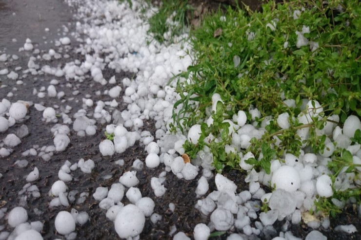 Gədəbəyə dolu yağdı 