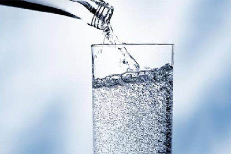 Həkimdən ÇAĞIRIŞ:  Bu insanlar qətiyyən qazlı su  içməməlidir