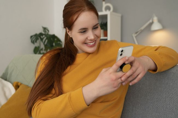 Oturaq halda  telefona baxmağın ZƏRƏRLƏRİ 