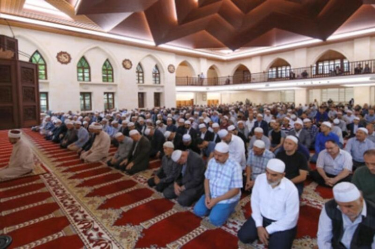 Azərbaycanda bayram namazı  qılınır