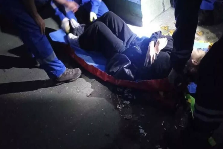 Pişiyi xilas etmək istəyən qız 13-cü mərtəbədən  yıxıldı