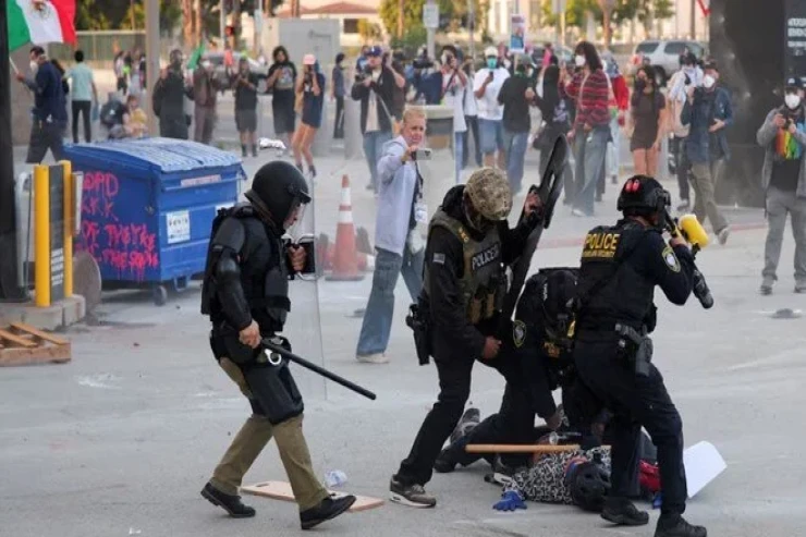 Los-Ancelesdə iğtişaşlar - Tramp bölgəyə Milli Qvardiyanı göndərdi -YENİLƏNİB 