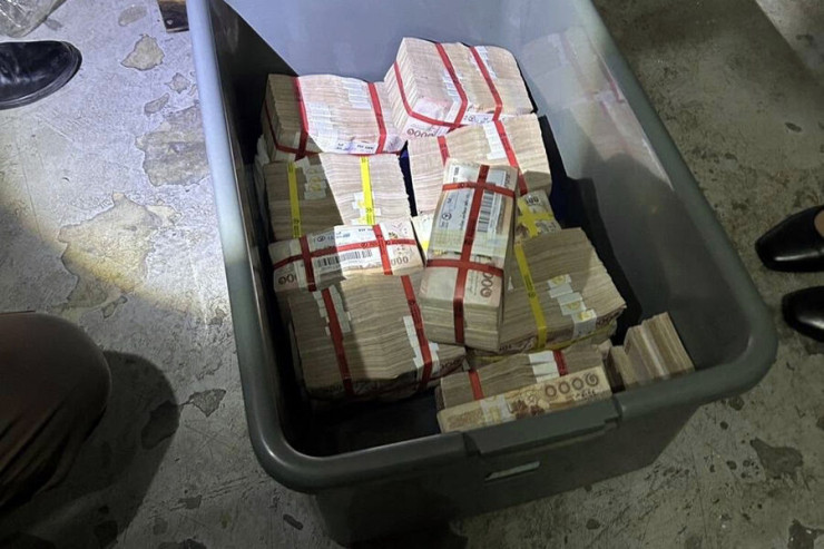 Zibil qabından 12 milyon  pul tapdı