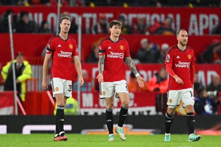 Üç veteran futbolçu  "Mançester Yunayted"dən gedir 