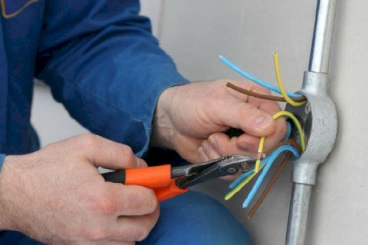 Bakıda ustanı cərəyan vurub öldürdü 