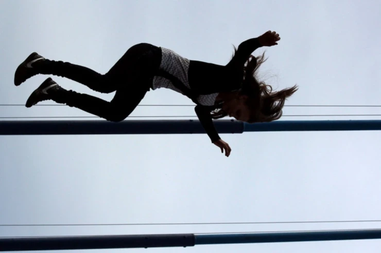 Məktəbli qız onuncu mərtəbədən yıxılıb öldü 