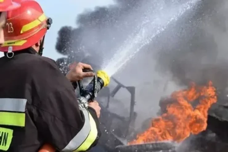 Bakıda yaşayış evi yandı