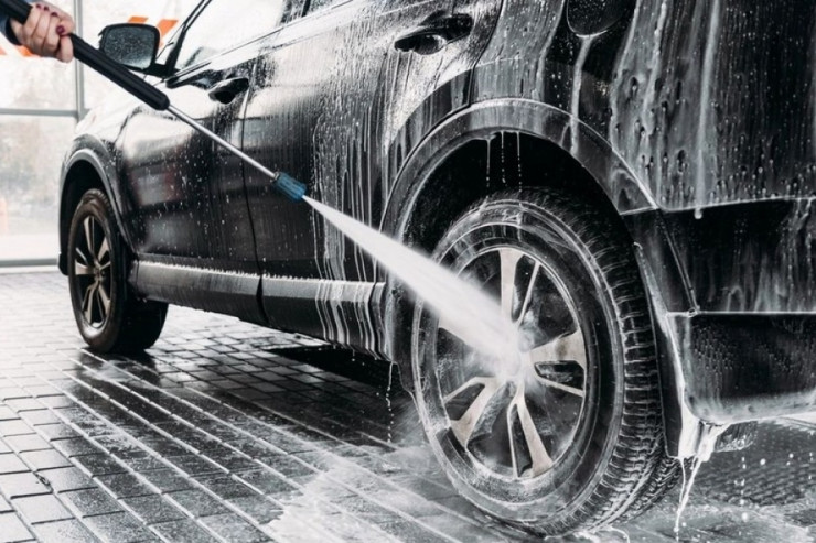 Bakıda "moyka"da işçini cərəyan vurub öldürdü 