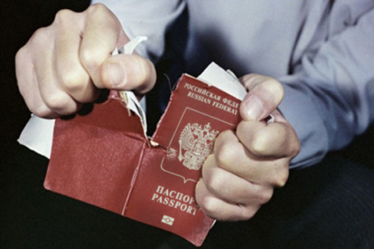 Azərbaycanlı biznesmen Ukrayna pasportunu cırdı  - SƏBƏB