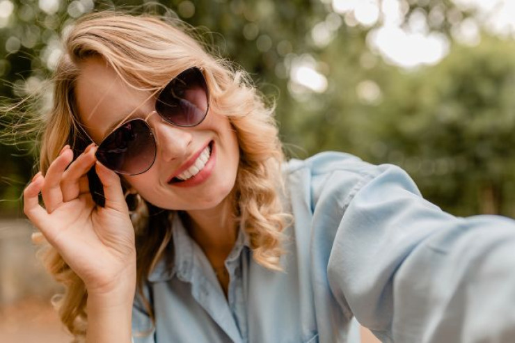 Bu  günəş eynəkləri   hətta "lüks" obrazı belə korlayır 