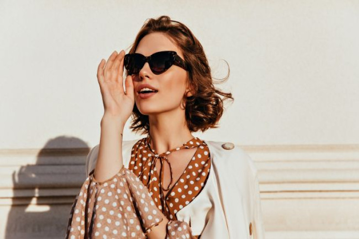 Niyə günəş eynəyini hətta buludlu havada da taxmaq lazımdır? 