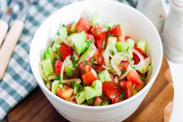 Xiyar və pomidor salatı haqqında populyar mif  təkzib edildi