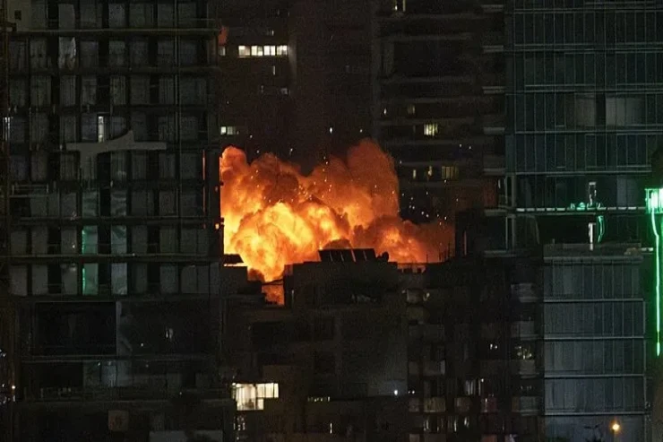 İsrail İranın Dövlət Televiziyasının binasını vurdu 