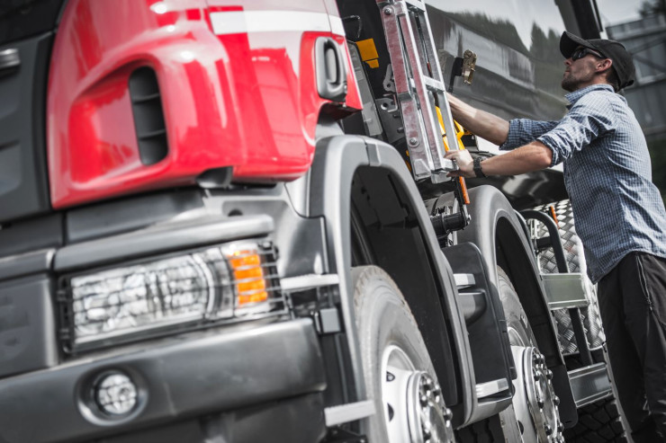 Şabranda FACİƏ:   yük maşını ustanı əzib öldürüb