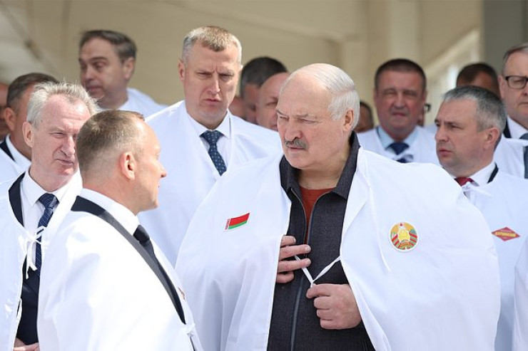 Lukaşenko Belarusdakı aclıqdan  DANIŞDI