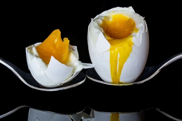 Yumurtanın sarısı maye qalsın istəyirsiniz? - Dəqiq bişirilmə vaxtları 