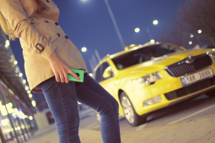 Bakıda taksi sürücülərindən İYRƏNC HƏRƏKƏT:  Biri çay, biri ev təklif etdi - VİDEO 