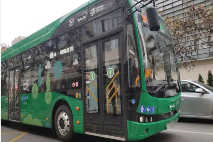 Bakıda mikroavtobusla avtobus toqquşdu