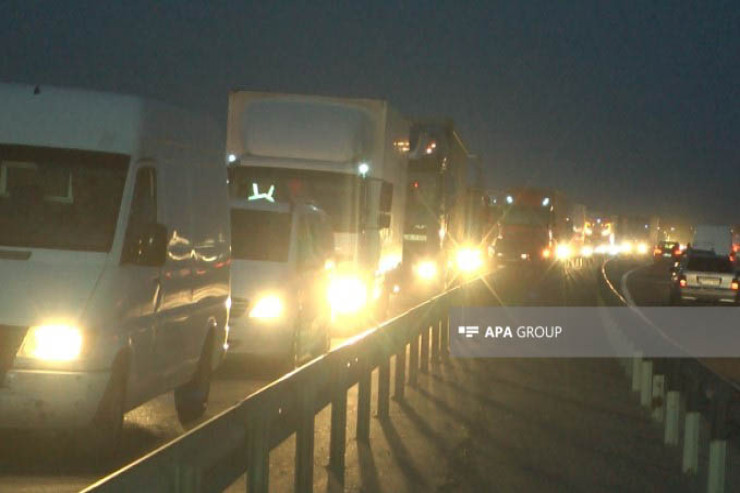 Qəza kilometrlərlə tıxaca səbəb oldu