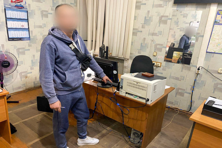 Polis rəisinə rüşvət verən  azərbaycanlı narkotacir HƏBS OLUNDU 