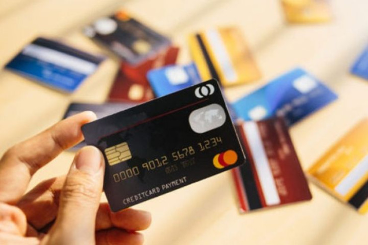 Bir günə bank kartlarından 32 min manatdan çox  pul oğurlandı